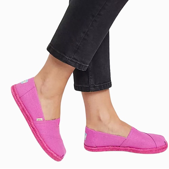 Women’s Tom’s Size 7.5 Red Plum Canvas Alpargata  Espadrilles - Picture 2 of 5